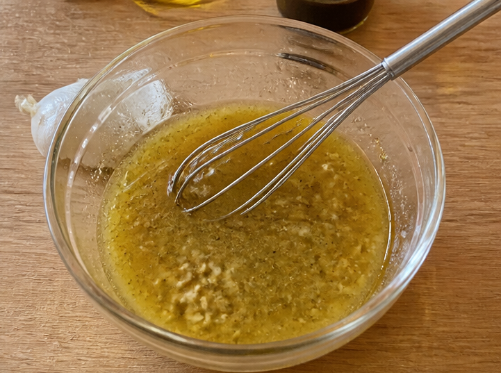 Easy Simple Green Salad for Weeknight Dinners